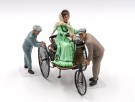 ICM 1/24 Benz Patent-Motorwagen 1886 with Mrs. Benz and Sons thumbnail