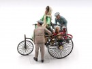 ICM 1/24 Benz Patent-Motorwagen 1886 with Mrs. Benz and Sons thumbnail