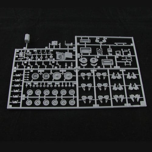 Bronco Models 1/35 French Hotchkiss Light Tank H38/39