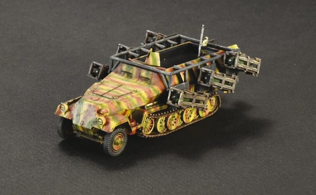 Italeri 1/72 German Sd.Kfz. 251/1 Wurfrahmen 40 Stuka zu Fuss