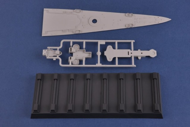 HobbyBoss 1/350 USS Guam CB-2