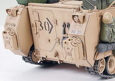 Tamiya 1/35 U.S M113A2 Armored Personnel Carrier Desert Version