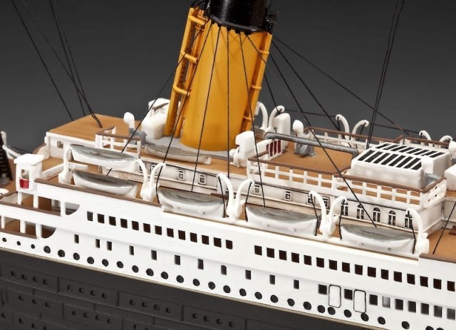 Revell Gavesett 1/400 100 Years Titanic Edition