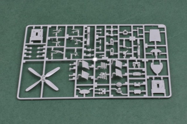 HobbyBoss 1/48 F4U-4 Corsair Late Version