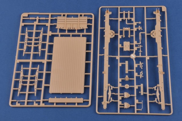HobbyBoss 1/35 Russian KrAZ-260 Cargo Truck