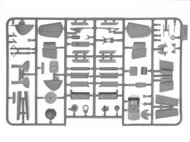 ICM 1/48 WWII Luftwaffe Airfield w/2 Aircrafts and 7 Figures