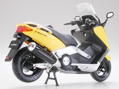 Tamiya 1/24 Yamaha TMAX with Rider Figure