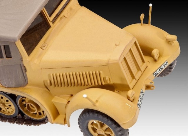 Revell 1/72 German Sd.Kfz.7 Late Production