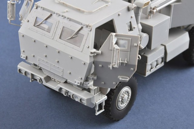 Trumpeter 1/35 M142 High Mobility Artillery Rocket System (HIMARS)