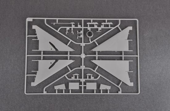 Trumpeter 1/48 J-7B Fighter