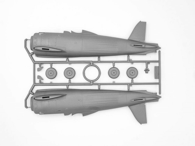 ICM 1/32 WWII Italian Fighter-Bomber CR.42AS