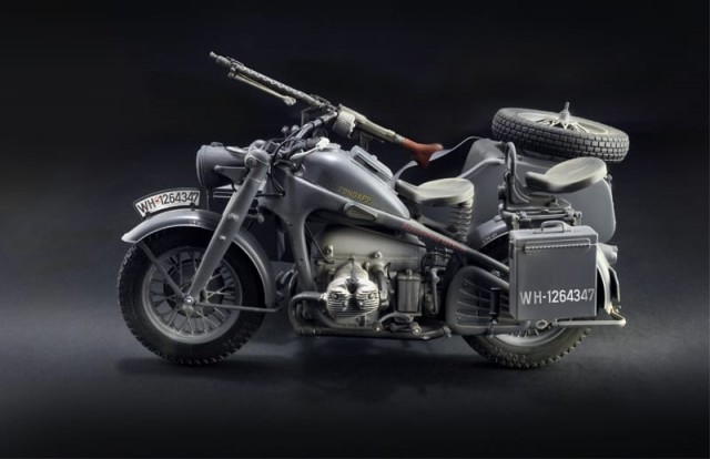 Italeri 1/9 Zundapp KS 750 with Sidecar