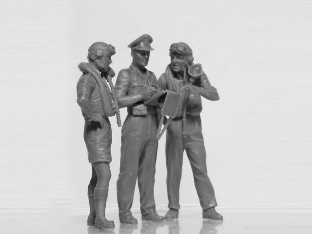 ICM 1/32 Gloster Gladiator Mk.I with British Pilots in Tropical Uniform