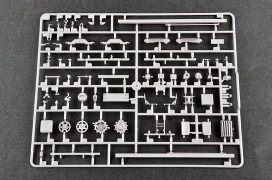 Trumpeter 1/35 M270/A1 Multiple Launch Rocket System - Finland/Netherlands