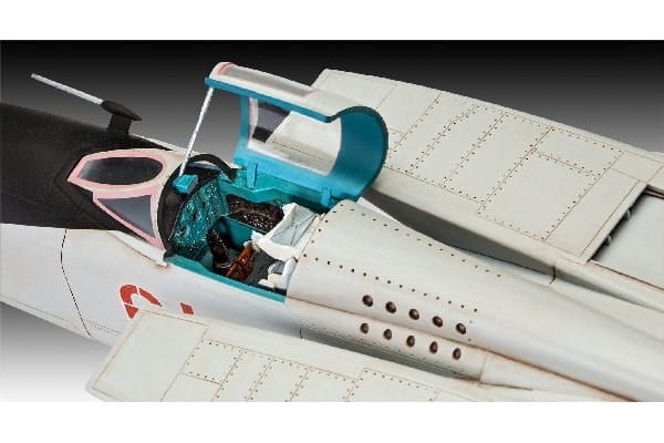 Revell 1/48 MiG-25 RBT Foxbat B