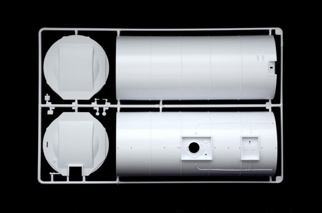 Italeri 1/24 Tecnokar Trailer with 20 Tank
