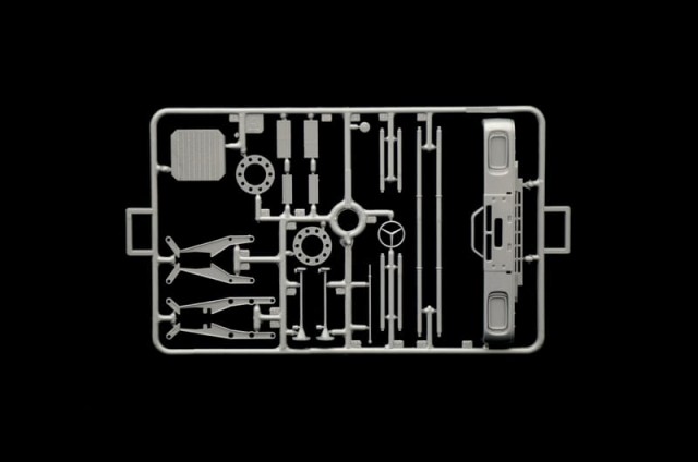 Italeri 1/24 Mercedes-Benz 2238 6x4