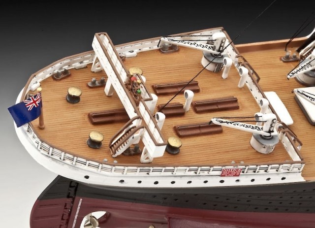 Revell Gavesett 1/400 100 Years Titanic Edition