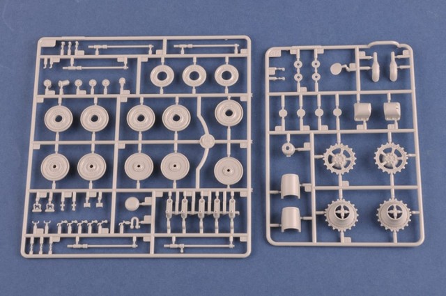 HobbyBoss 1/35 Pz.Kpfw.VI Sd.Kfz.182 Tiger II (Porsche Early production vehicle Fgst.Nr.280009)