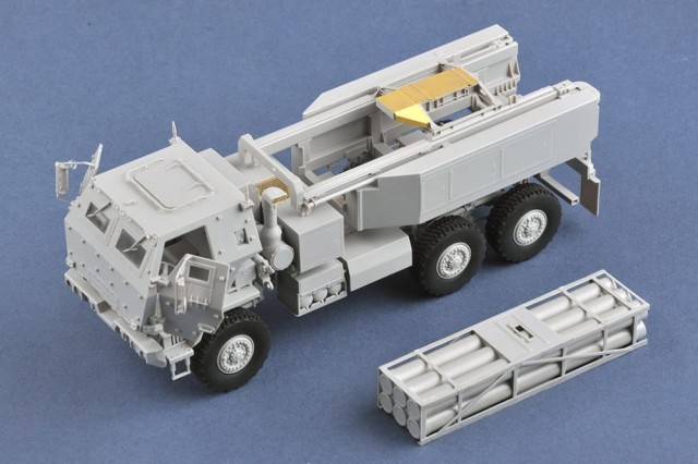 Trumpeter 1/35 M142 High Mobility Artillery Rocket System (HIMARS)