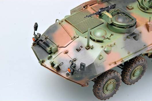 Trumpeter 1/35 USMC LAV-R Light Armored Vehicle Recovery