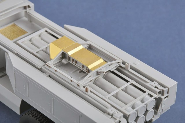 Trumpeter 1/35 M142 High Mobility Artillery Rocket System (HIMARS)