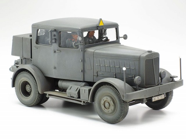 Tamiya 1/48 German Heavy Tractor SS-100 and 88mm Gun Flak37 Set