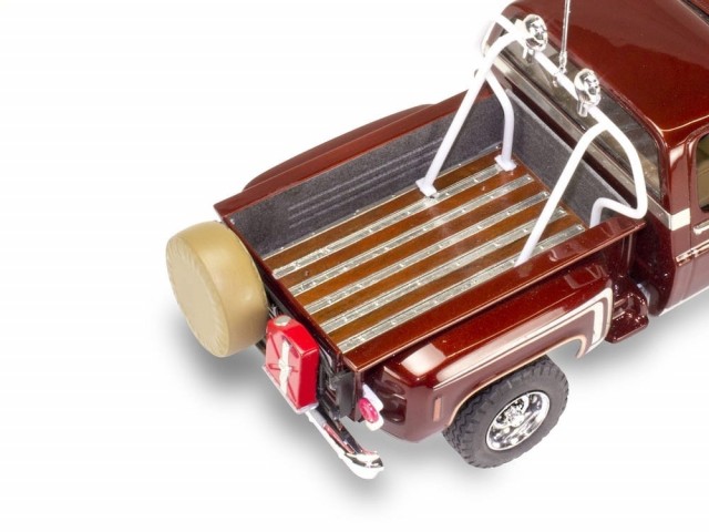 Revell 1/24 Chevy Sport Stepside Pickup 4x4 1976