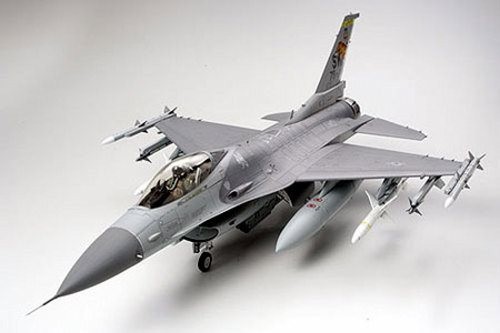 Tamiya 1/32 Locked Martin F-16CJ Fighting Falcon Block 50 60315