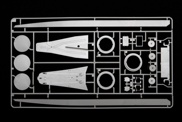 amiya 1/350 Premium Japanese Battleship Yamato