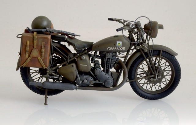 Italeri 1/9 Triumph 3HW