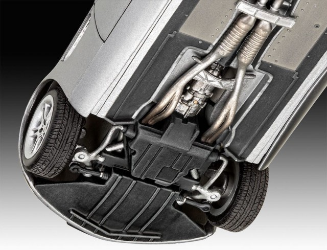 Revell Startsett 1/24 BMW Z8 - James Bond 007 The World Is Not Enough