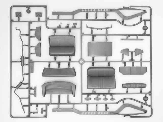 ICM 1/24 Opel Admiral Saloon